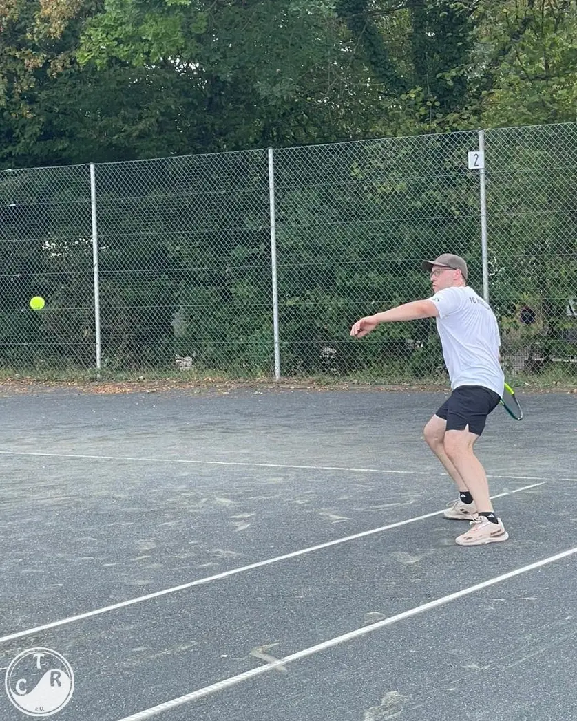 Unsere neue Herrenmannschaft erlebt nochmals einen Spieltag der Generationen (von 17 bis 70) in Malchen bei Seeheim.