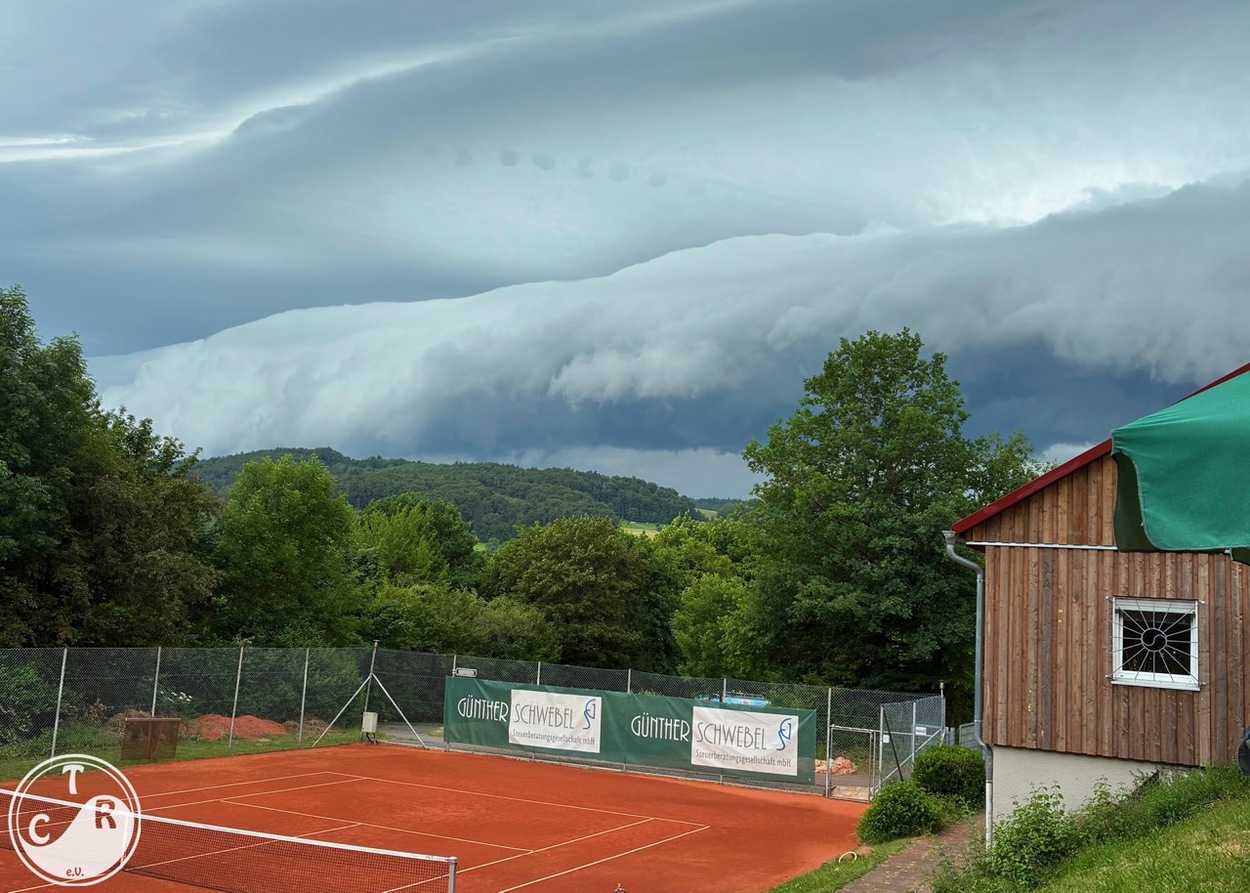 Zwischen Wolkenbruch und Aufstiegsfavorit